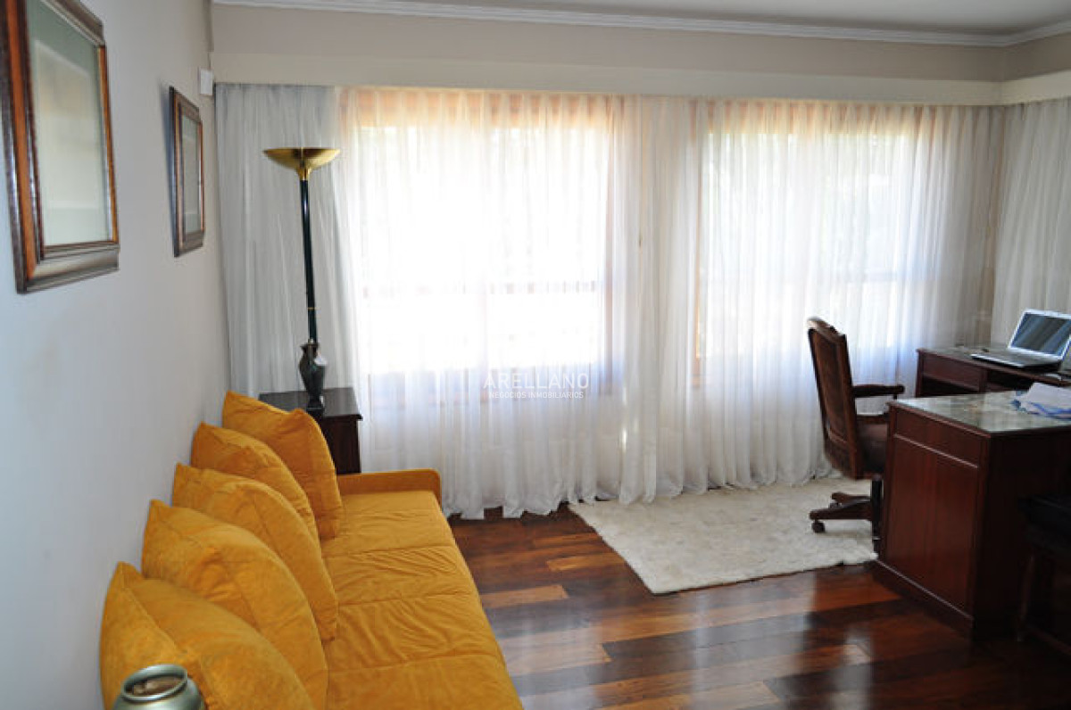 Casa ID.3292 - Casa en Mansa, 5 dormitorios  ABIERTO A NEGOCIOS, TOMA TERRENO O APARTAMENTOS .PUEDE FINANCIAR 40% CON INTERES