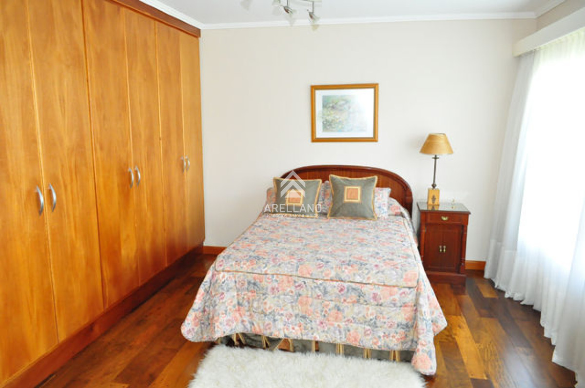 Casa ID.3292 - Casa en Mansa, 5 dormitorios  ABIERTO A NEGOCIOS, TOMA TERRENO O APARTAMENTOS .PUEDE FINANCIAR 40% CON INTERES