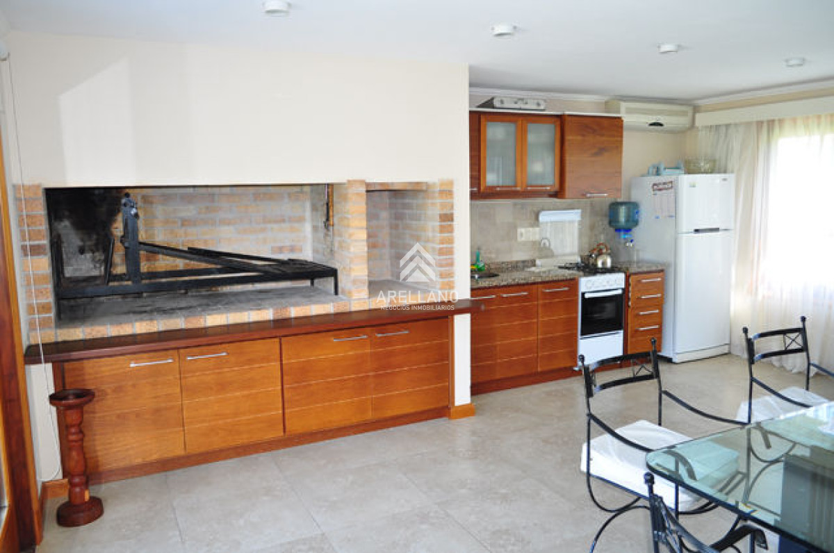 Casa ID.3292 - Casa en Mansa, 5 dormitorios  ABIERTO A NEGOCIOS, TOMA TERRENO O APARTAMENTOS .PUEDE FINANCIAR 40% CON INTERES