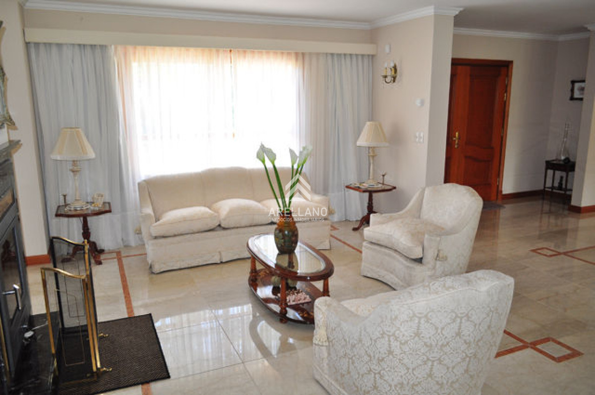 Casa ID.3292 - Casa en Mansa, 5 dormitorios  ABIERTO A NEGOCIOS, TOMA TERRENO O APARTAMENTOS .PUEDE FINANCIAR 40% CON INTERES