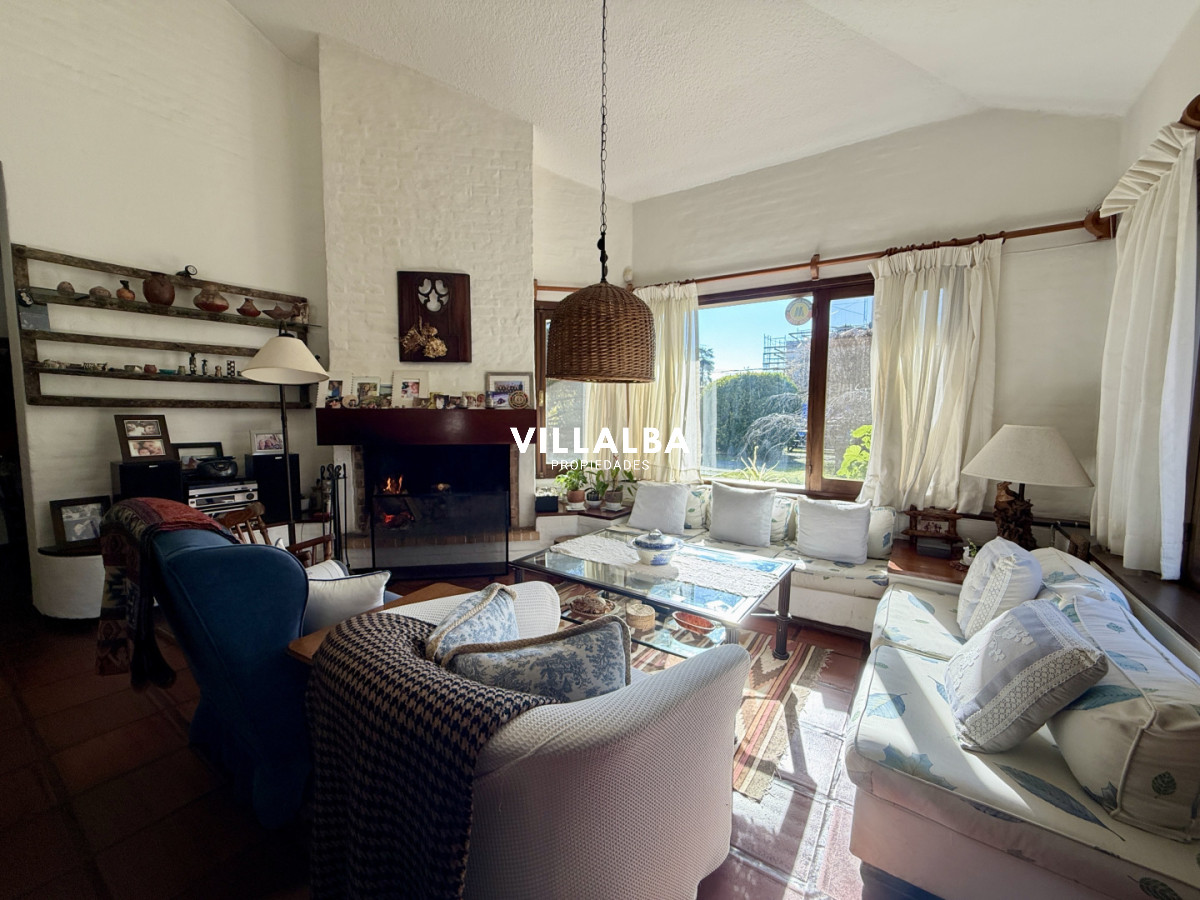 Apartamento ID.4792 - CASA EN VENTA - BARRIO CANTEGRIL, AV. CÓRDOVA