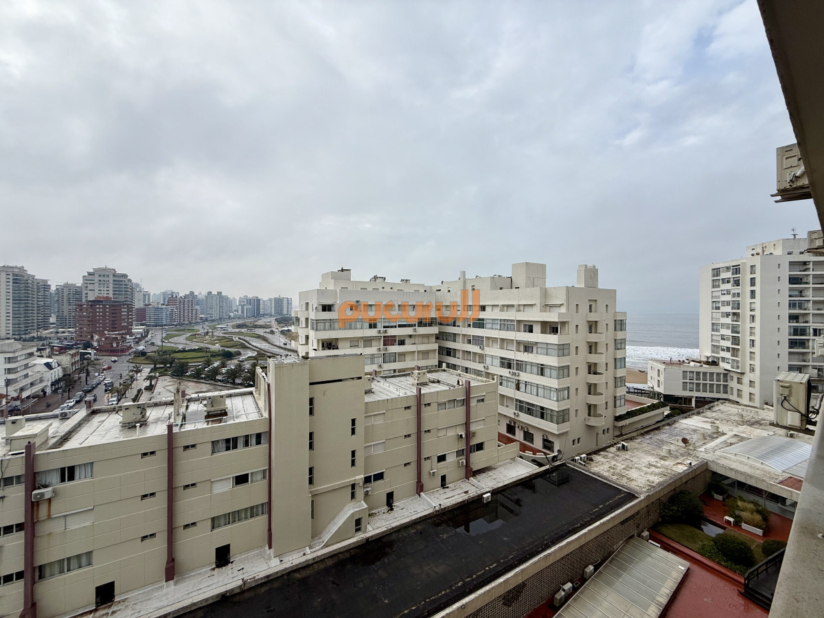 Apartamento ID.2225 - Apartamento en venta – Edificio Santos Dumont, Punta del Este
