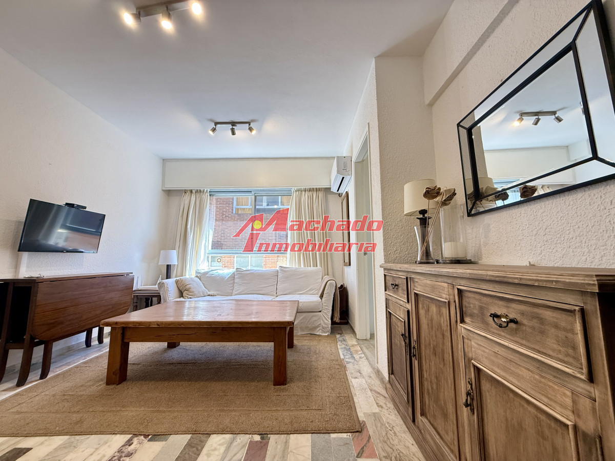 Apartamento en venta, Punta del este, frente a playa de los Ingleses - MCH13980A