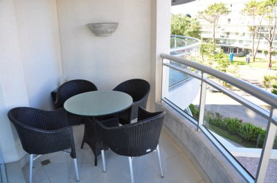 Roosevelt,  a pocas cuadras del mar edificio con todos los servicios