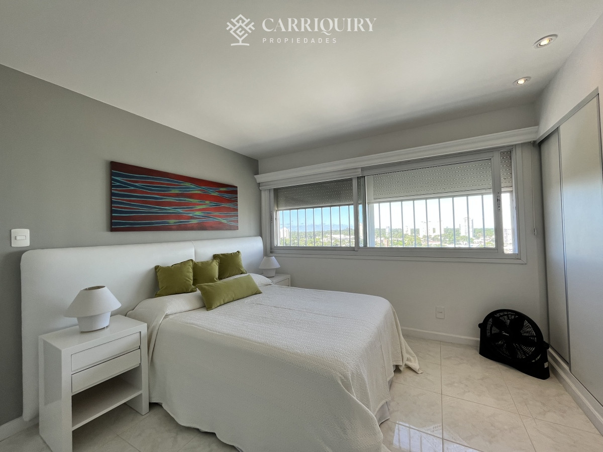 Apartamento ID.7497/Espectacular-apartamento-en-alquiler-en-la-torre-mas-lujosa-de-Punta-del-este - DIVINO IMPECABLE CON SERVICIOS