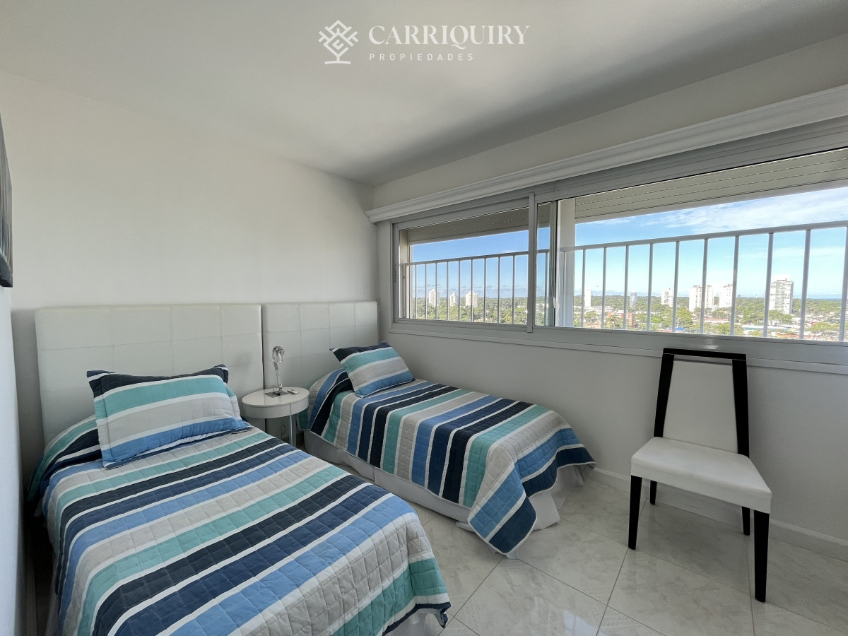 Apartamento ID.7497/Espectacular-apartamento-en-alquiler-en-la-torre-mas-lujosa-de-Punta-del-este - DIVINO IMPECABLE CON SERVICIOS