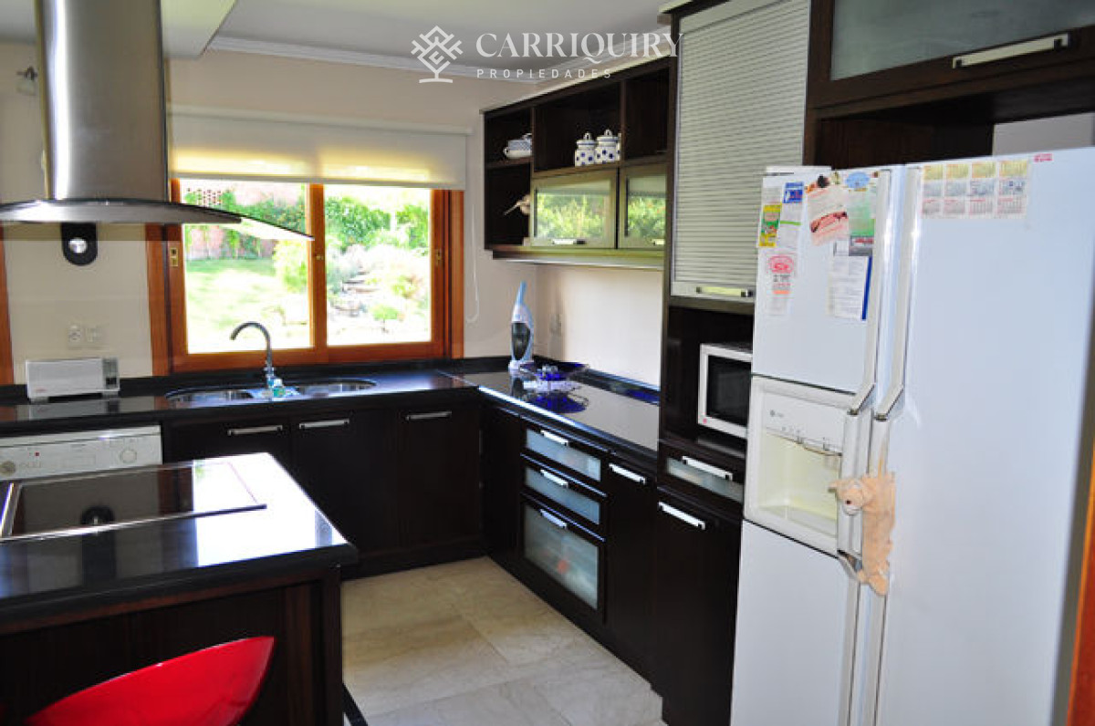 Casa ID.7656 - Casa en Mansa, 5 dormitorios  ABIERTO A NEGOCIOS, TOMA TERRENO O APARTAMENTOS .PUEDE FINANCIAR 40% CON INTERES