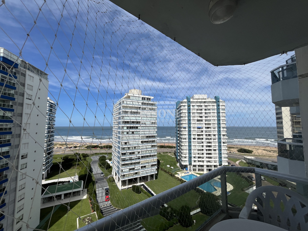 Apartamento ID.4135 - con piscina,garage y serv de mucama,vista total al mar