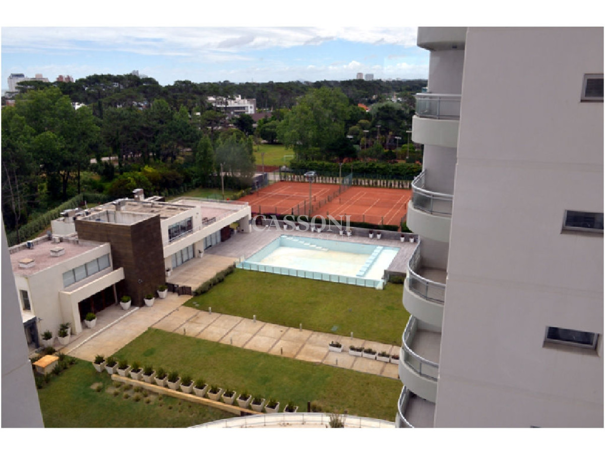 Apartamento ID.4711 - Roosevelt, Punta del Este Piso alto con Vista al Mar! , cómodo y muy Luminoso . Modenos muebles!  