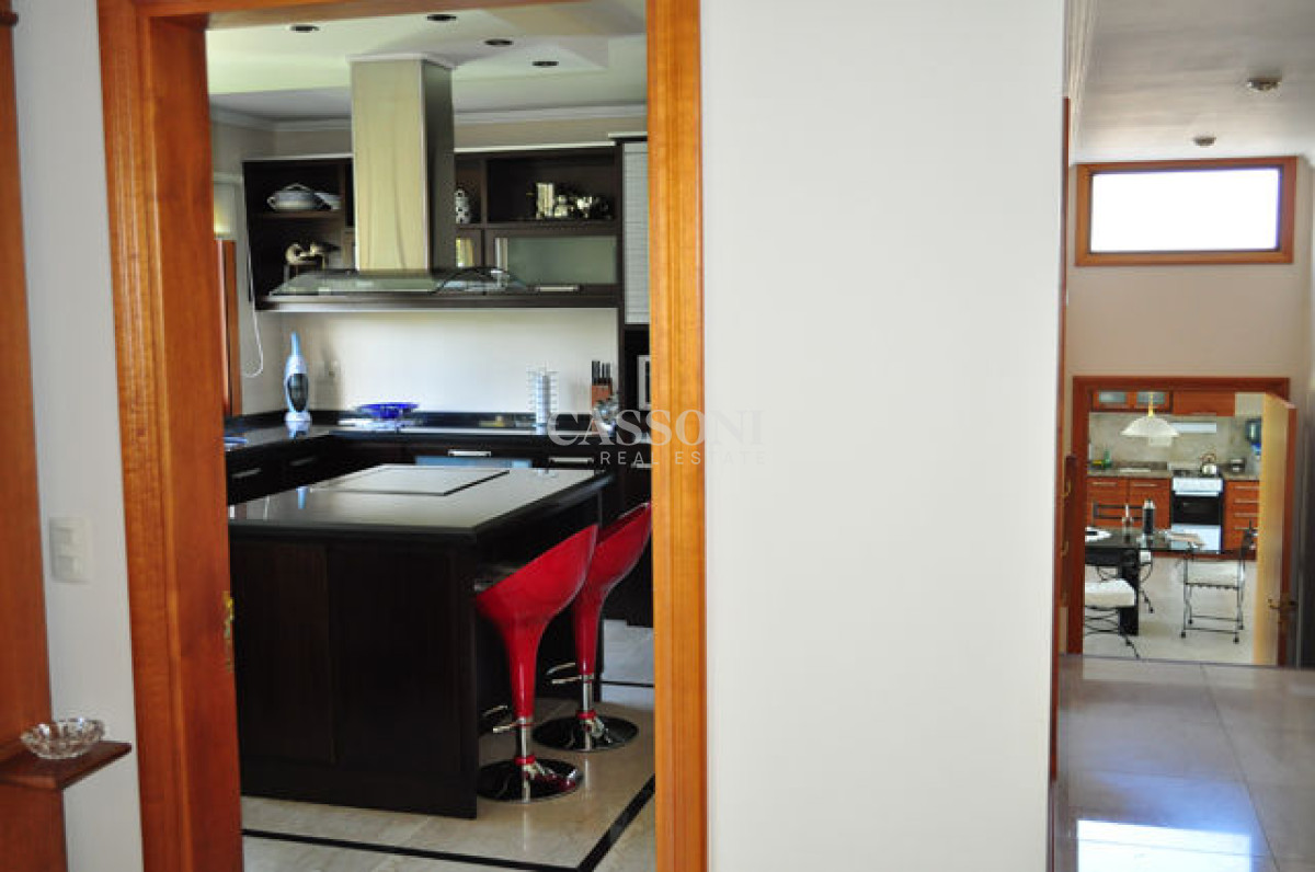 Casa ID.3228 - Casa en Mansa, 5 dormitorios  ABIERTO A NEGOCIOS, TOMA TERRENO O APARTAMENTOS .PUEDE FINANCIAR 40% CON INTERES