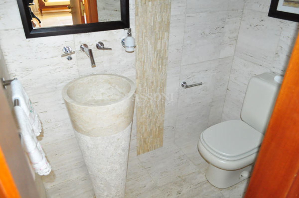 Casa ID.3228 - Casa en Mansa, 5 dormitorios  ABIERTO A NEGOCIOS, TOMA TERRENO O APARTAMENTOS .PUEDE FINANCIAR 40% CON INTERES