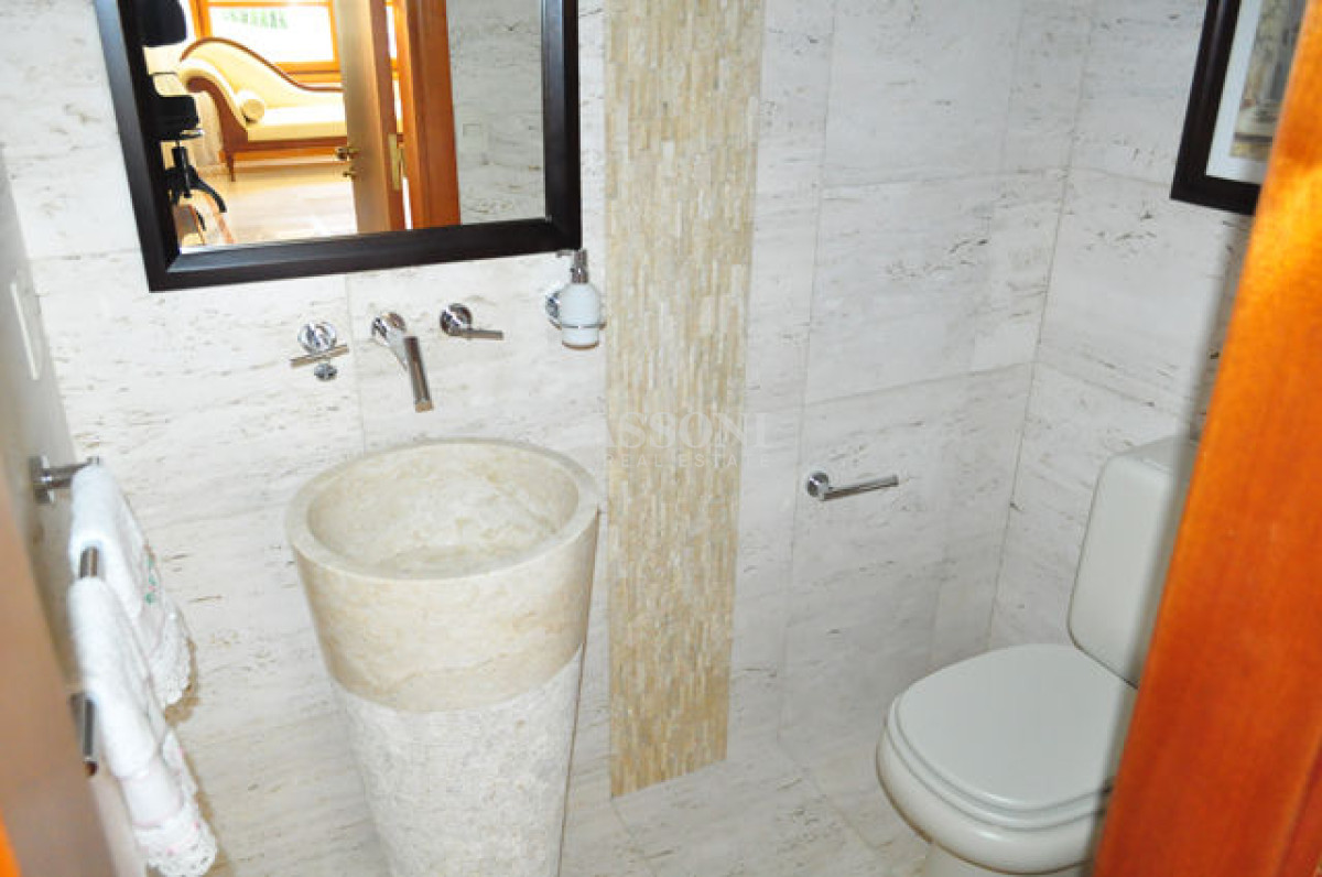 Casa ID.3228 - Casa en Mansa, 5 dormitorios  ABIERTO A NEGOCIOS, TOMA TERRENO O APARTAMENTOS .PUEDE FINANCIAR 40% CON INTERES