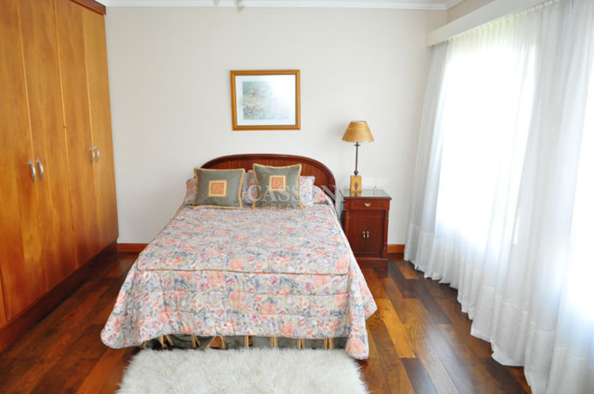 Casa ID.3228 - Casa en Mansa, 5 dormitorios  ABIERTO A NEGOCIOS, TOMA TERRENO O APARTAMENTOS .PUEDE FINANCIAR 40% CON INTERES