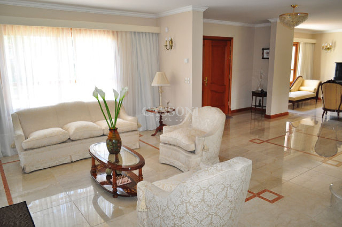 Casa ID.3228 - Casa en Mansa, 5 dormitorios  ABIERTO A NEGOCIOS, TOMA TERRENO O APARTAMENTOS .PUEDE FINANCIAR 40% CON INTERES