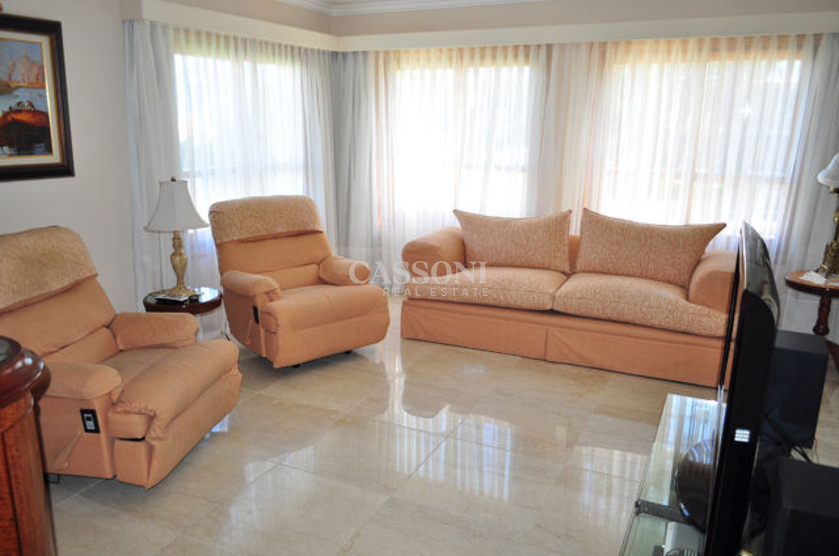 Casa ID.3228 - Casa en Mansa, 5 dormitorios  ABIERTO A NEGOCIOS, TOMA TERRENO O APARTAMENTOS .PUEDE FINANCIAR 40% CON INTERES