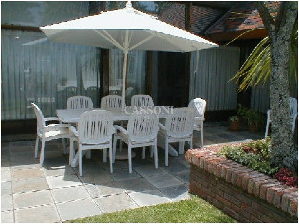 Casa ID.3128 - hermosa cvasa con muy buen parque escucha oferta y financia a largo plazo