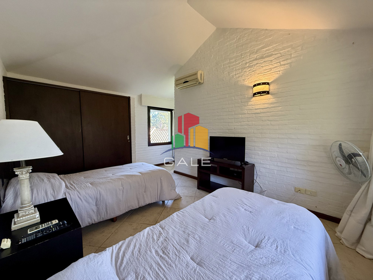 Casa ID.3768 - Chalet en Rincón del Indio – A 500 metros del mar