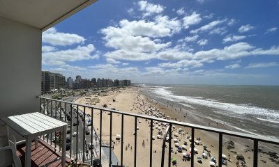 Vista a playa brava en la peninsula