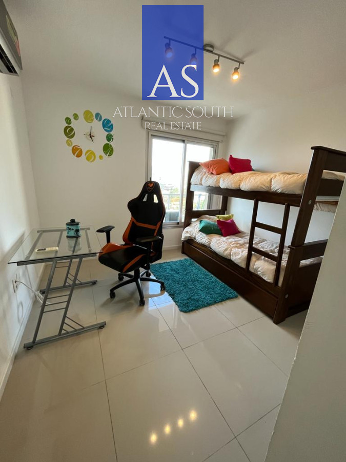 Apartamento ID.4198 - Ed . con servicios, 2 dormitorios con parrillero