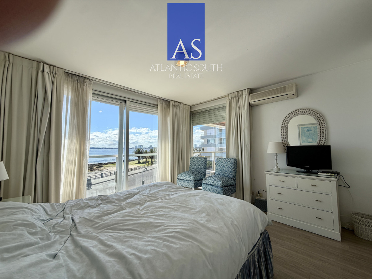 Apartamento ID.4274 - Planta de categroría en Península vista al mar 3 dormitorios Punta del Este