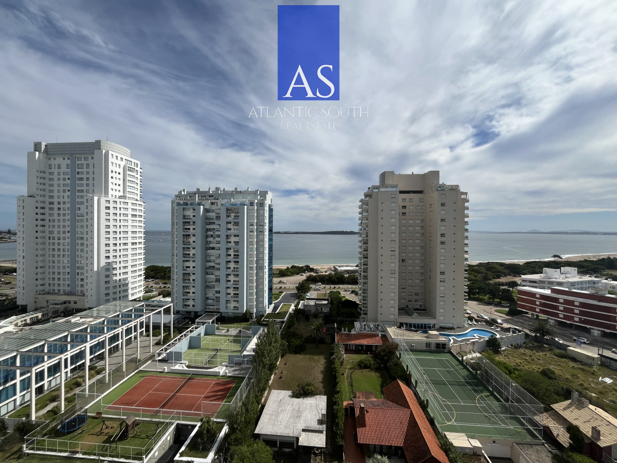 Apartamento ID.4086 - Planta de categoría en segunda línea de Playa Mansa 3 dormitorios moderno parrillero propio Punta del Este