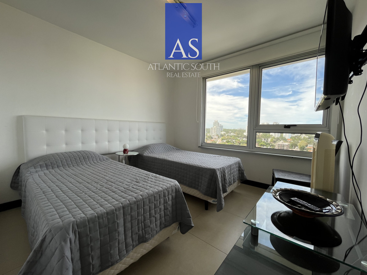 Apartamento ID.4086 - Planta de categoría en segunda línea de Playa Mansa 3 dormitorios moderno parrillero propio Punta del Este
