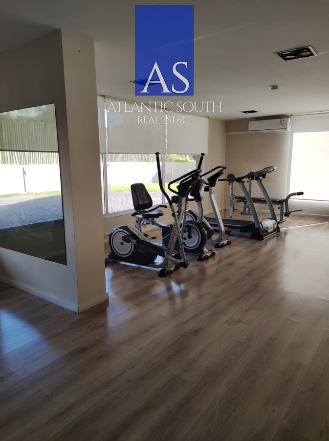 Apartamento ID.4198 - Ed . con servicios, 2 dormitorios con parrillero