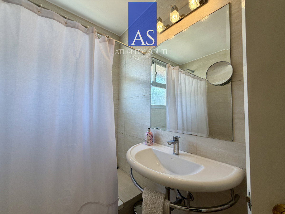 Apartamento ID.4274 - Planta de categroría en Península vista al mar 3 dormitorios Punta del Este