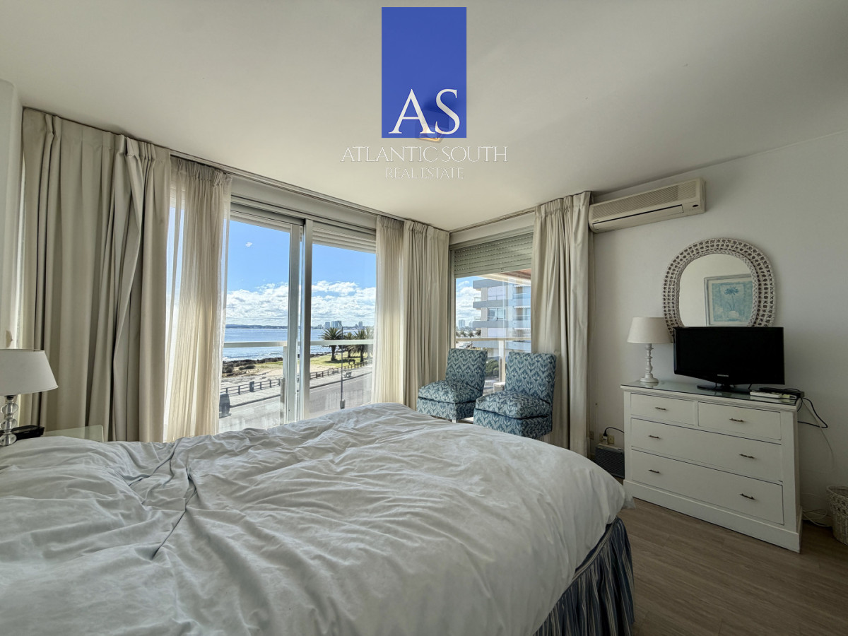 Apartamento ID.4274 - Planta de categroría en Península vista al mar 3 dormitorios Punta del Este
