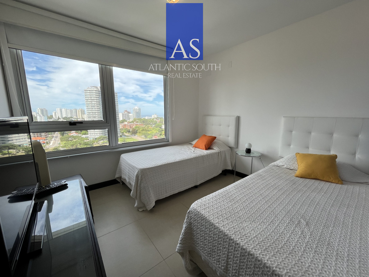 Apartamento ID.4086 - Planta de categoría en segunda línea de Playa Mansa 3 dormitorios moderno parrillero propio Punta del Este