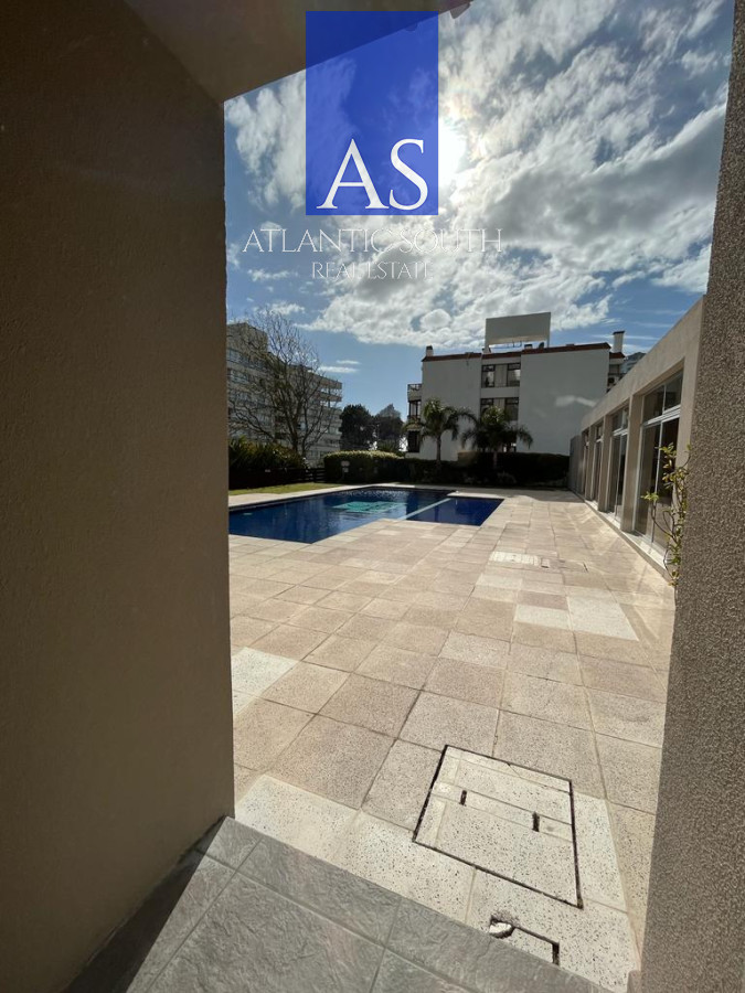 Apartamento ID.4198 - Ed . con servicios, 2 dormitorios con parrillero