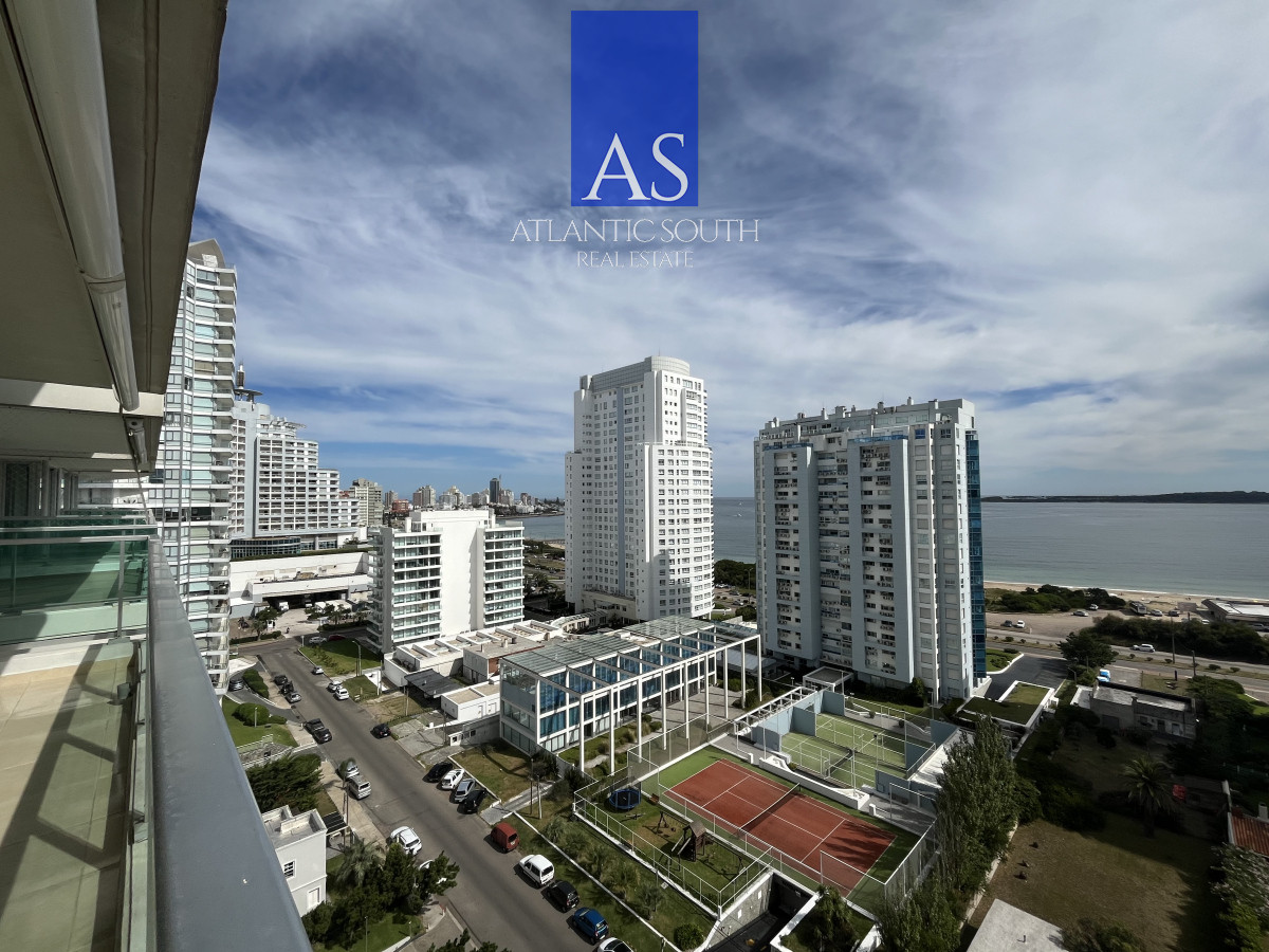 Apartamento ID.4086 - Planta de categoría en segunda línea de Playa Mansa 3 dormitorios moderno parrillero propio Punta del Este