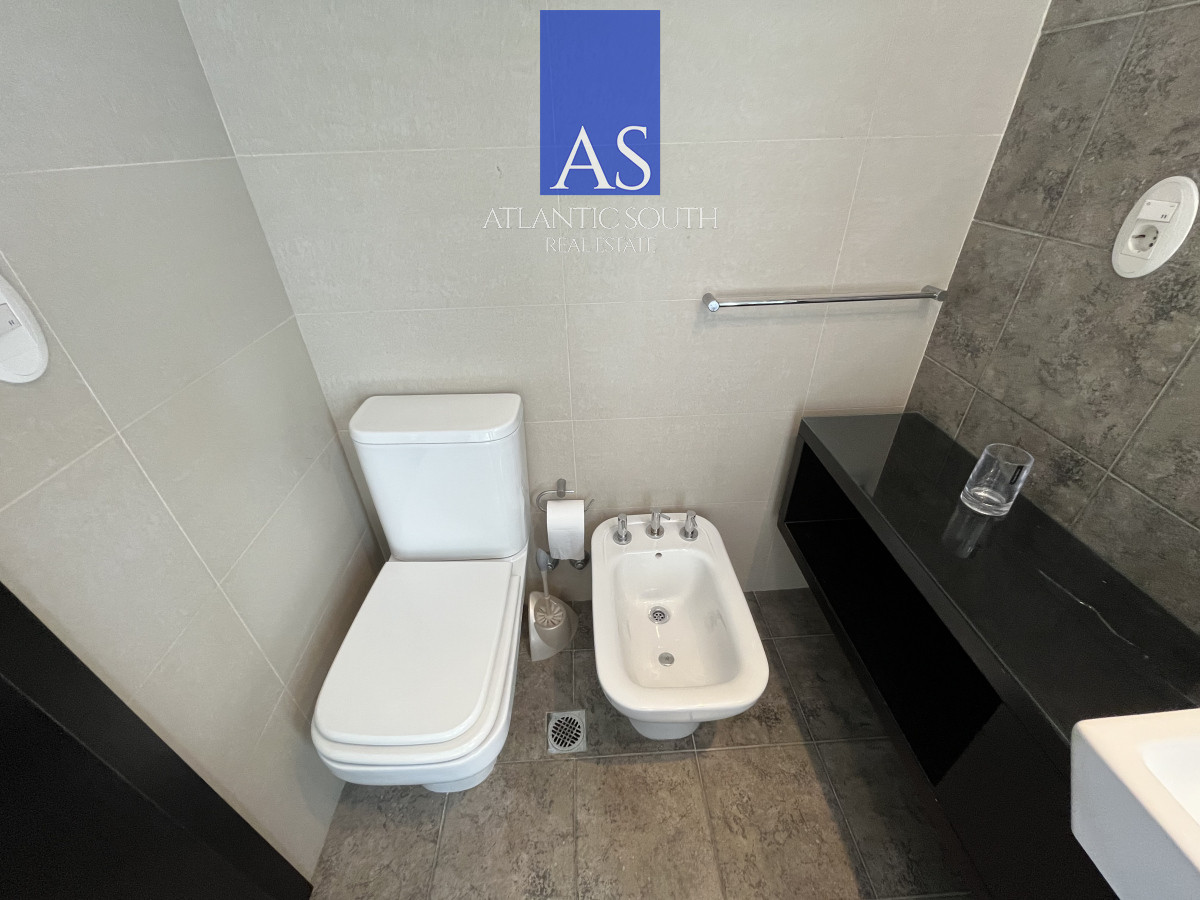 Apartamento ID.4086 - Planta de categoría en segunda línea de Playa Mansa 3 dormitorios moderno parrillero propio Punta del Este
