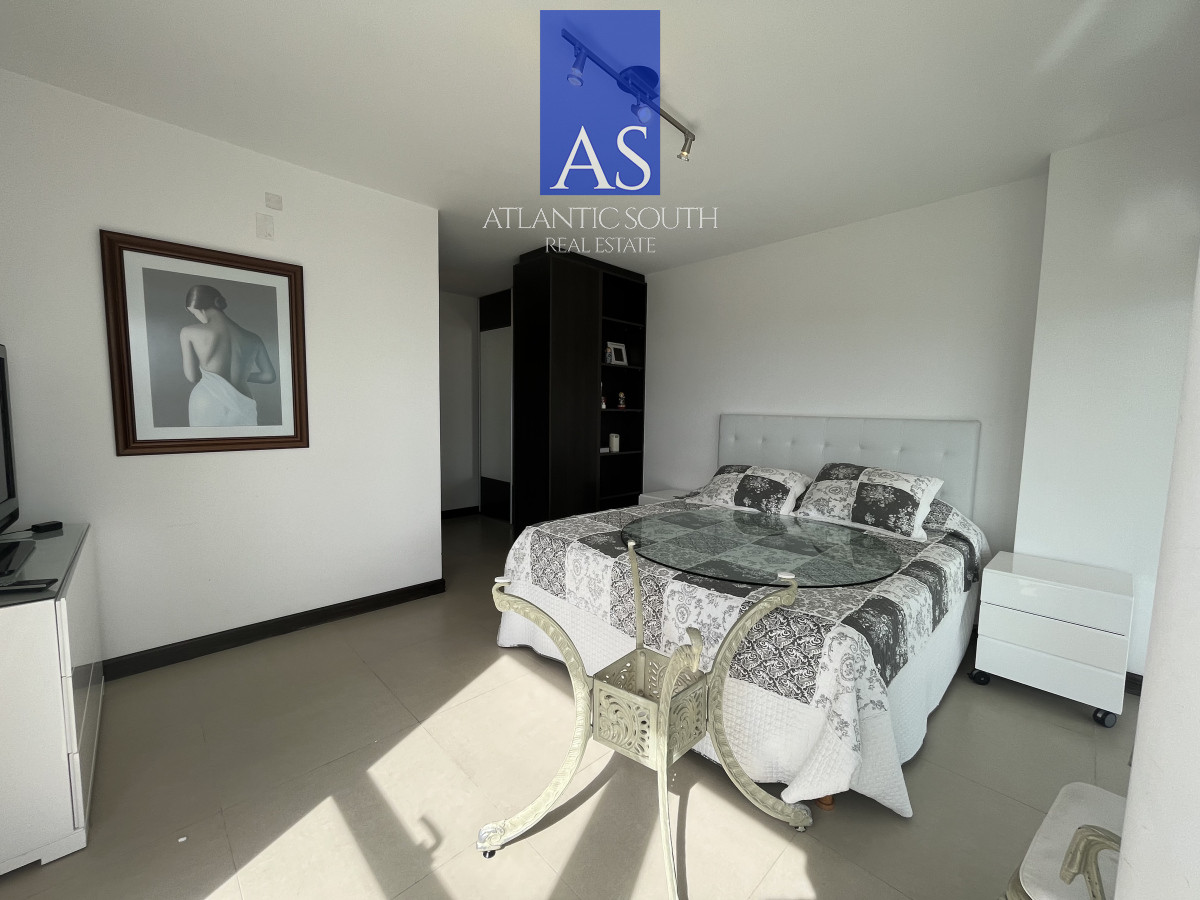 Apartamento ID.4086 - Planta de categoría en segunda línea de Playa Mansa 3 dormitorios moderno parrillero propio Punta del Este