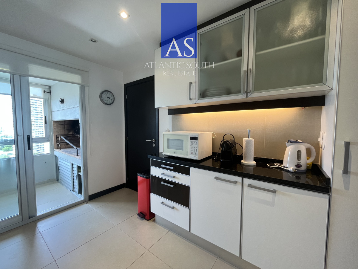 Apartamento ID.4086 - Planta de categoría en segunda línea de Playa Mansa 3 dormitorios moderno parrillero propio Punta del Este