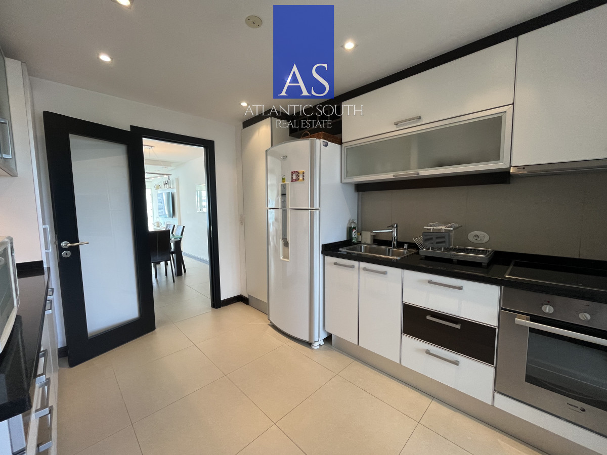 Apartamento ID.4086 - Planta de categoría en segunda línea de Playa Mansa 3 dormitorios moderno parrillero propio Punta del Este