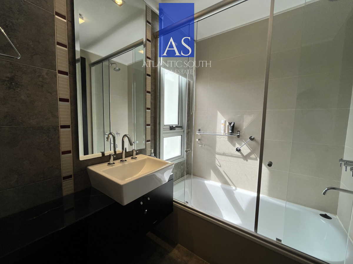 Apartamento ID.4086 - Planta de categoría en segunda línea de Playa Mansa 3 dormitorios moderno parrillero propio Punta del Este