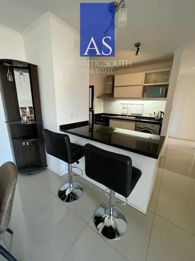 Apartamento ID.4198 - Ed . con servicios, 2 dormitorios con parrillero
