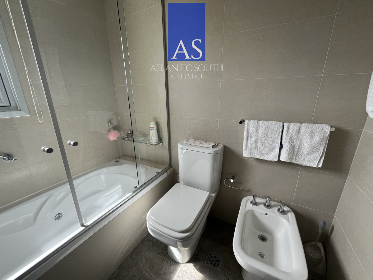 Apartamento ID.4086 - Planta de categoría en segunda línea de Playa Mansa 3 dormitorios moderno parrillero propio Punta del Este