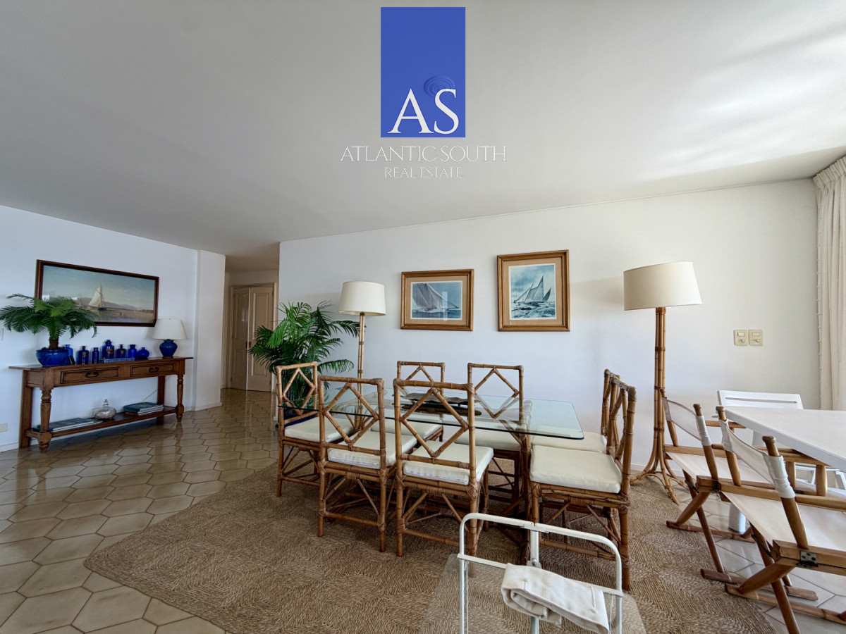 Apartamento ID.4274 - Planta de categroría en Península vista al mar 3 dormitorios Punta del Este