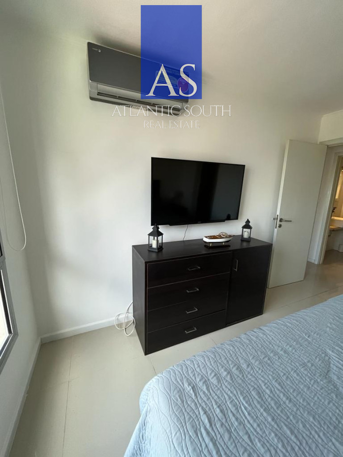 Apartamento ID.4198 - Ed . con servicios, 2 dormitorios con parrillero
