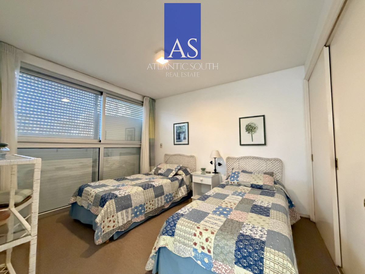Apartamento ID.4274 - Planta de categroría en Península vista al mar 3 dormitorios Punta del Este