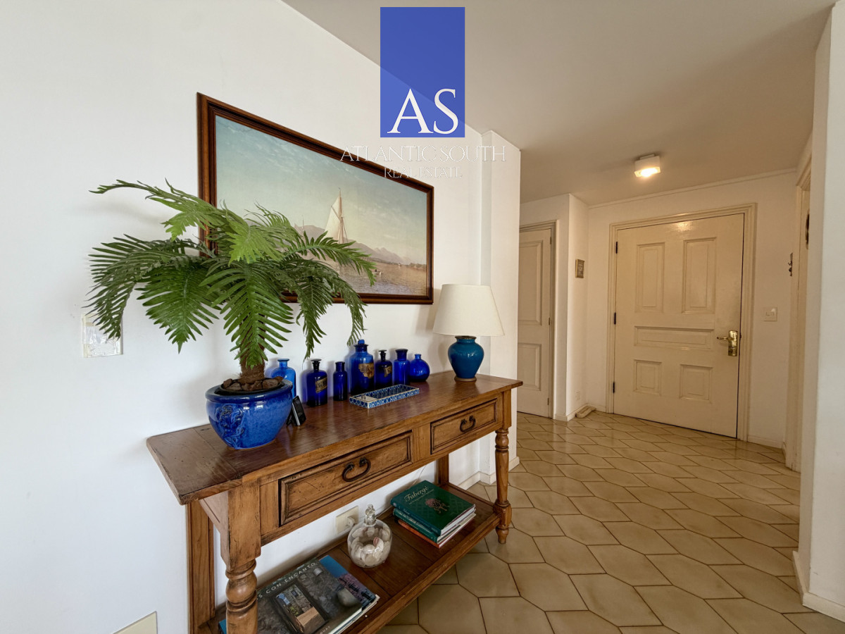 Apartamento ID.4274 - Planta de categroría en Península vista al mar 3 dormitorios Punta del Este