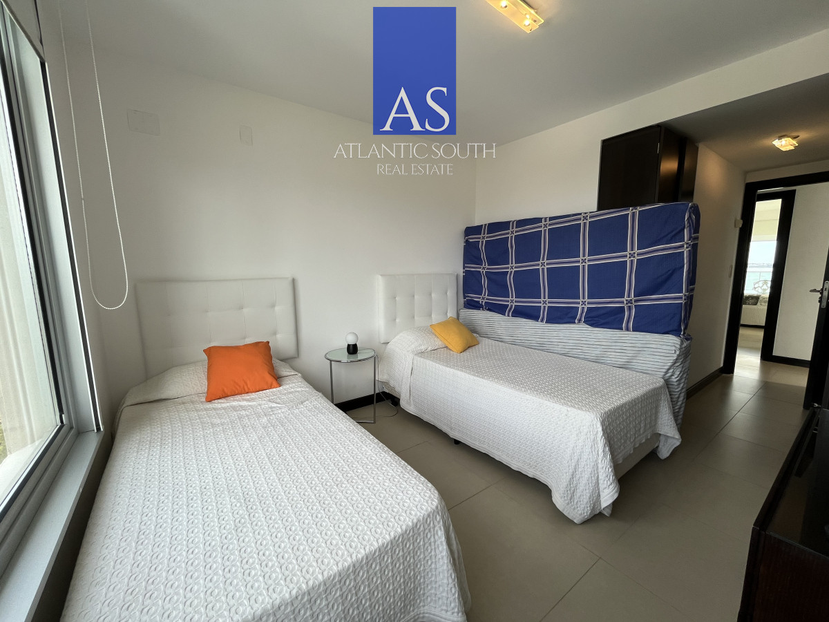 Apartamento ID.4086 - Planta de categoría en segunda línea de Playa Mansa 3 dormitorios moderno parrillero propio Punta del Este