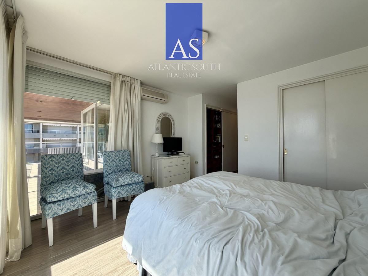 Apartamento ID.4274 - Planta de categroría en Península vista al mar 3 dormitorios Punta del Este
