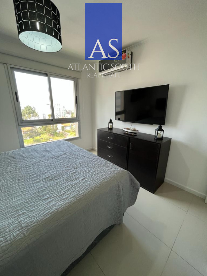 Apartamento ID.4198 - Ed . con servicios, 2 dormitorios con parrillero