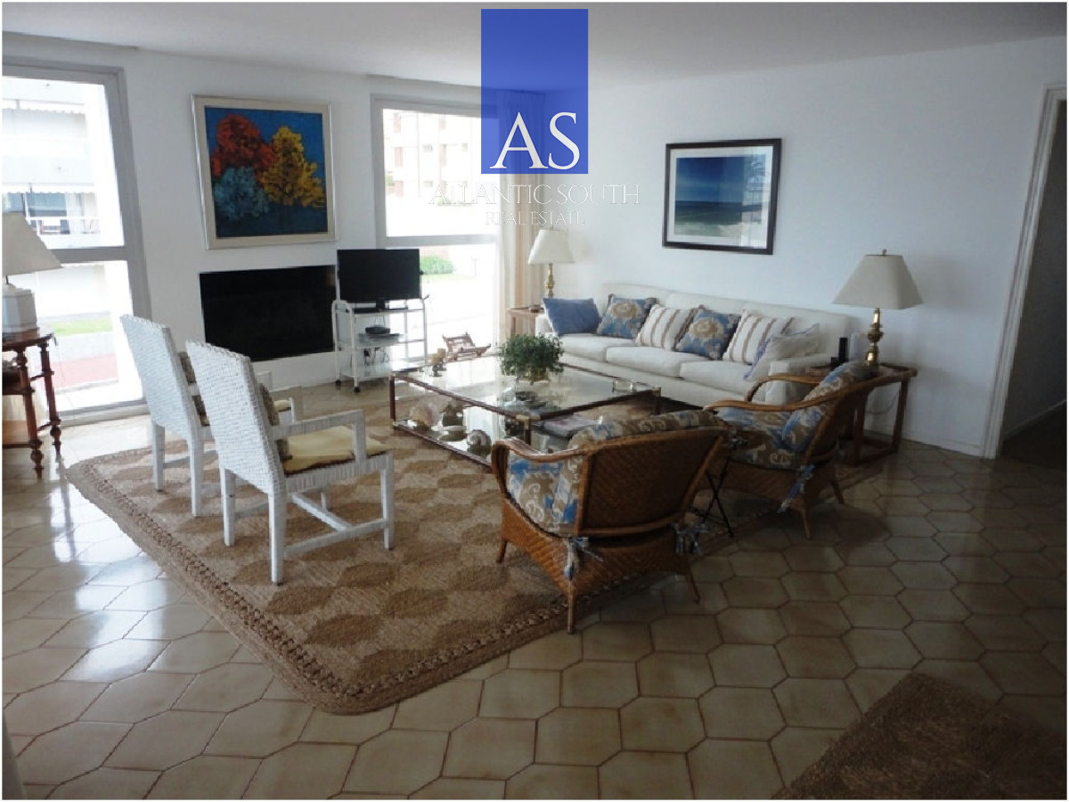 Apartamento ID.4274 - Planta de excelPenínsula ente categoría en Venta – Edificio Brioni, Punta del Este
