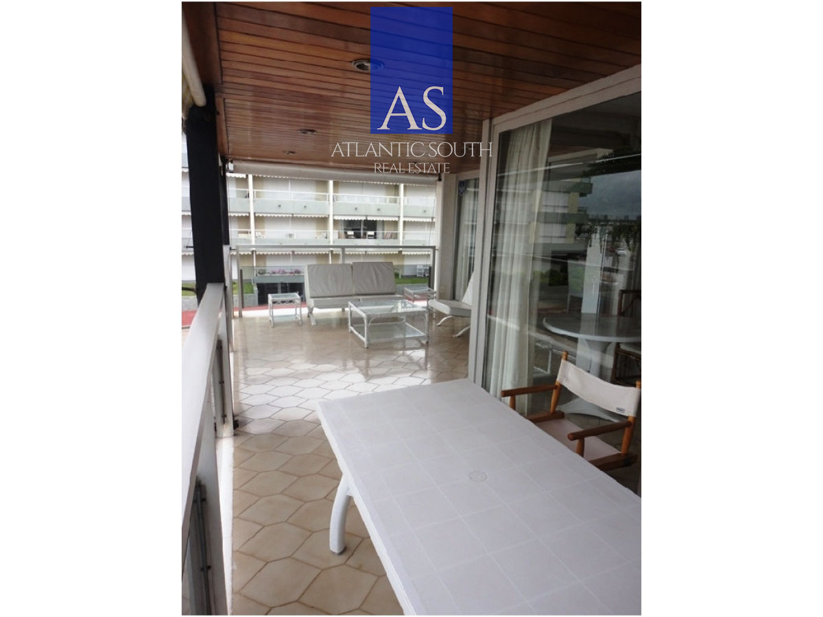 Apartamento ID.4274 - Planta de excelPenínsula ente categoría en Venta – Edificio Brioni, Punta del Este