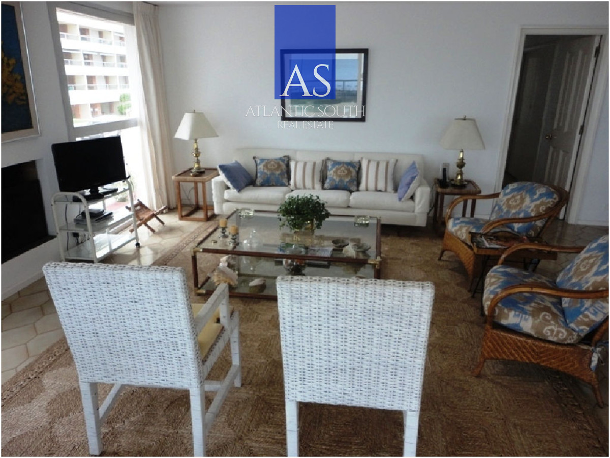 Apartamento ID.4274 - Planta de excelPenínsula ente categoría en Venta – Edificio Brioni, Punta del Este