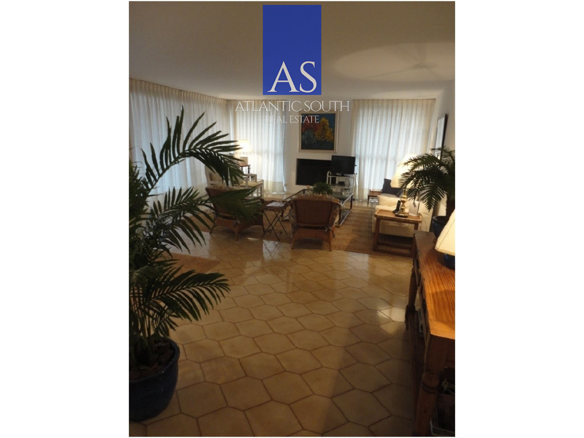 Apartamento ID.4274 - Planta de excelPenínsula ente categoría en Venta – Edificio Brioni, Punta del Este